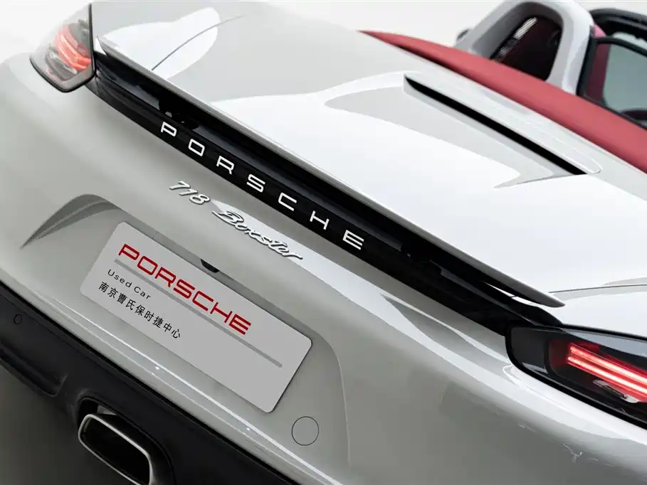 PORSCHE 718