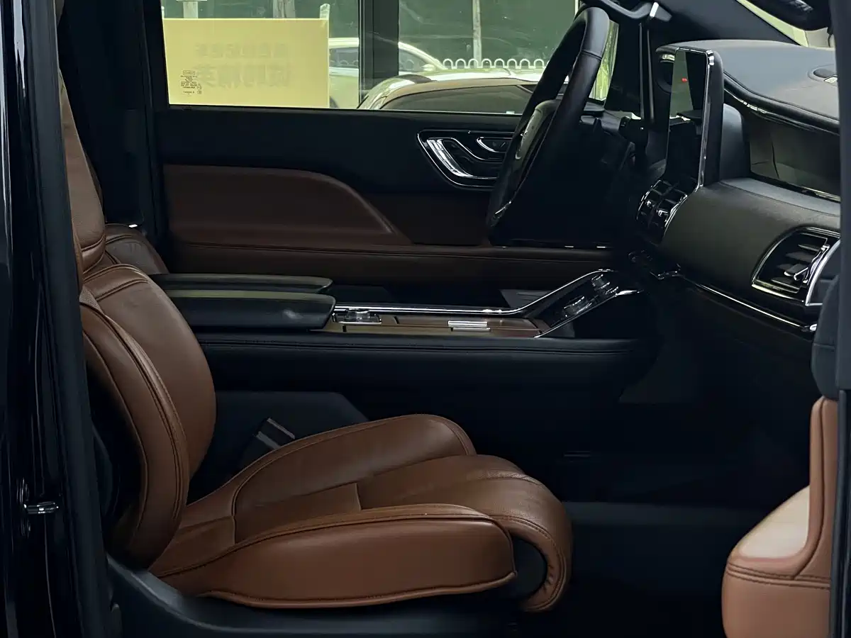 Lincoln Navigator 2019 3.5T Ultimate China VI фото 8