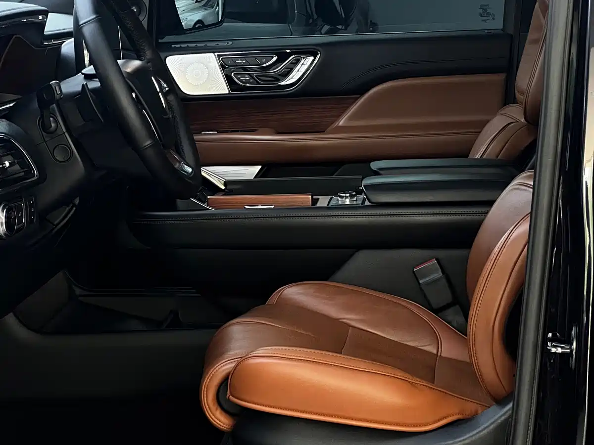 Lincoln Navigator 2019 3.5T Ultimate China VI фото 19