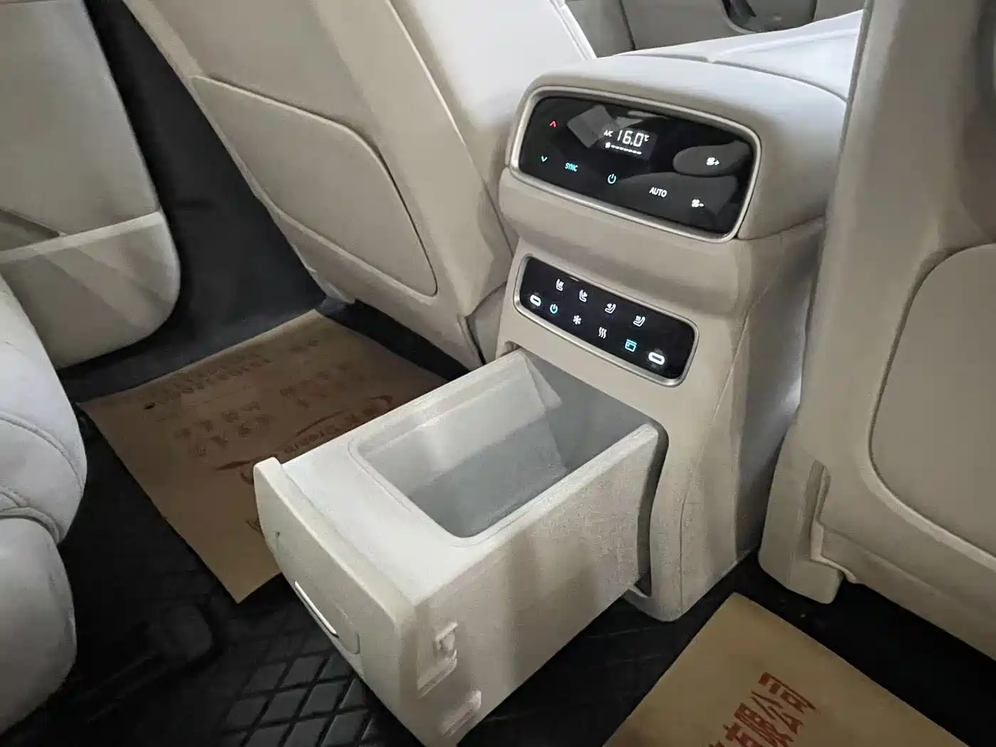 Фото 9 - Dongfeng Yipai eπ008
