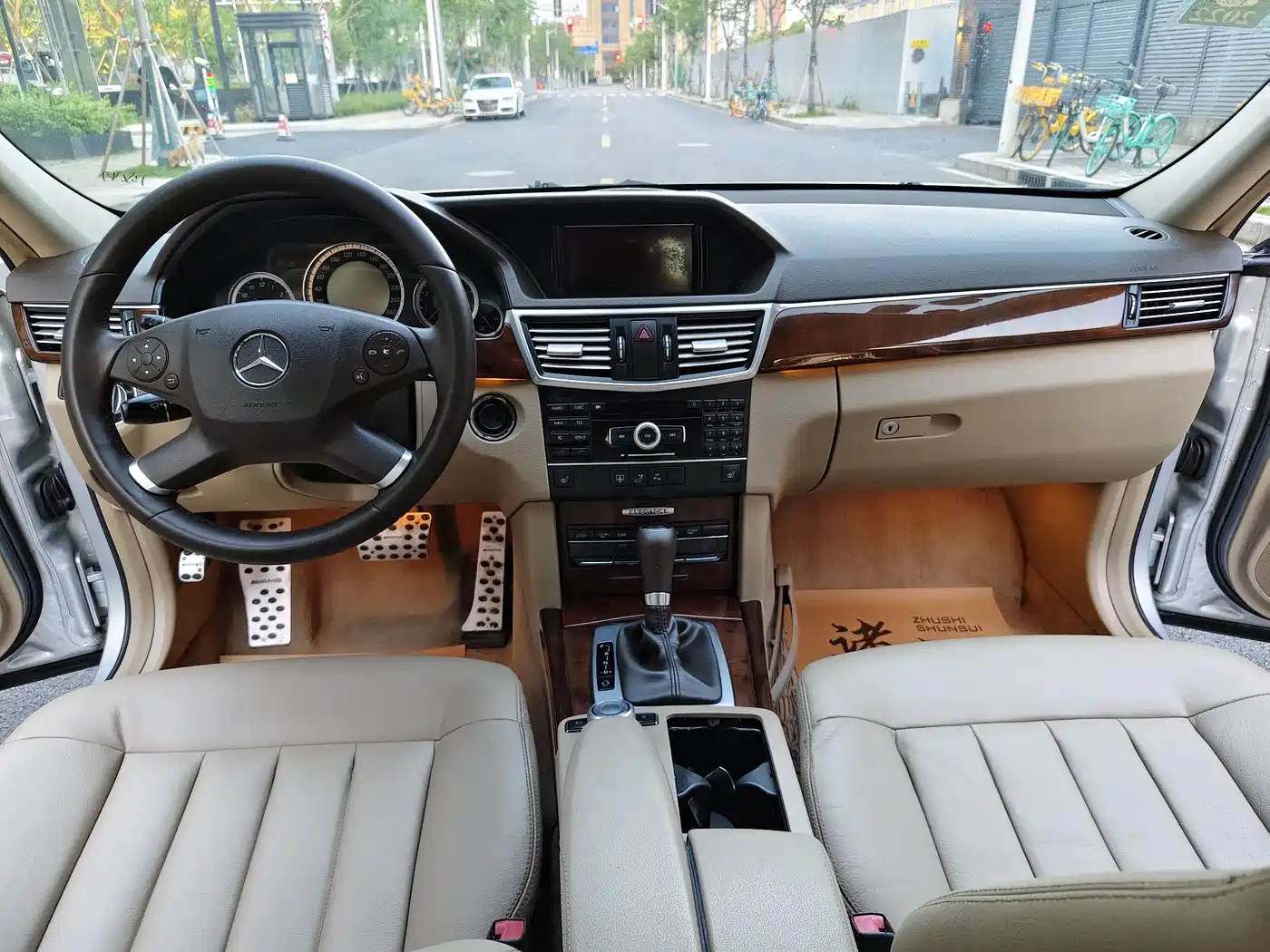 Mercedes-Benz E-Class 2011 E 260 L CGI Fashion фото 10