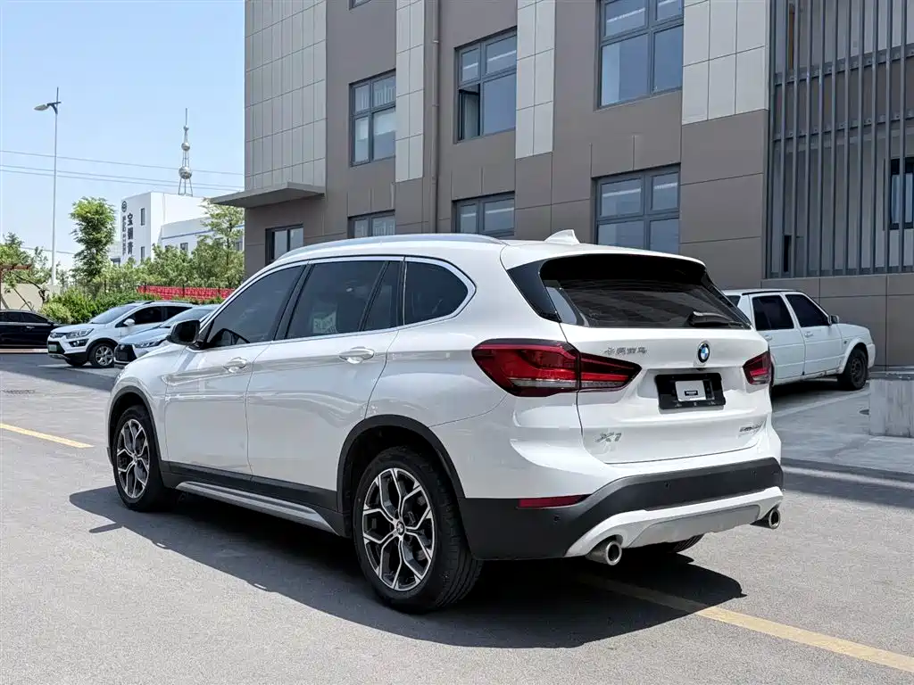 BMW X1 2022 sDrive20Li Fashion фото 4