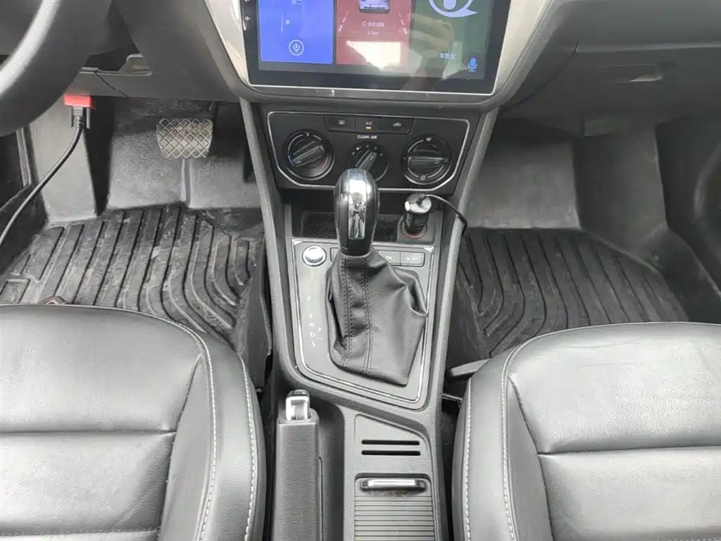Volkswagen Lavida 2017 1.6L Automatic Comfort Edition фото 14