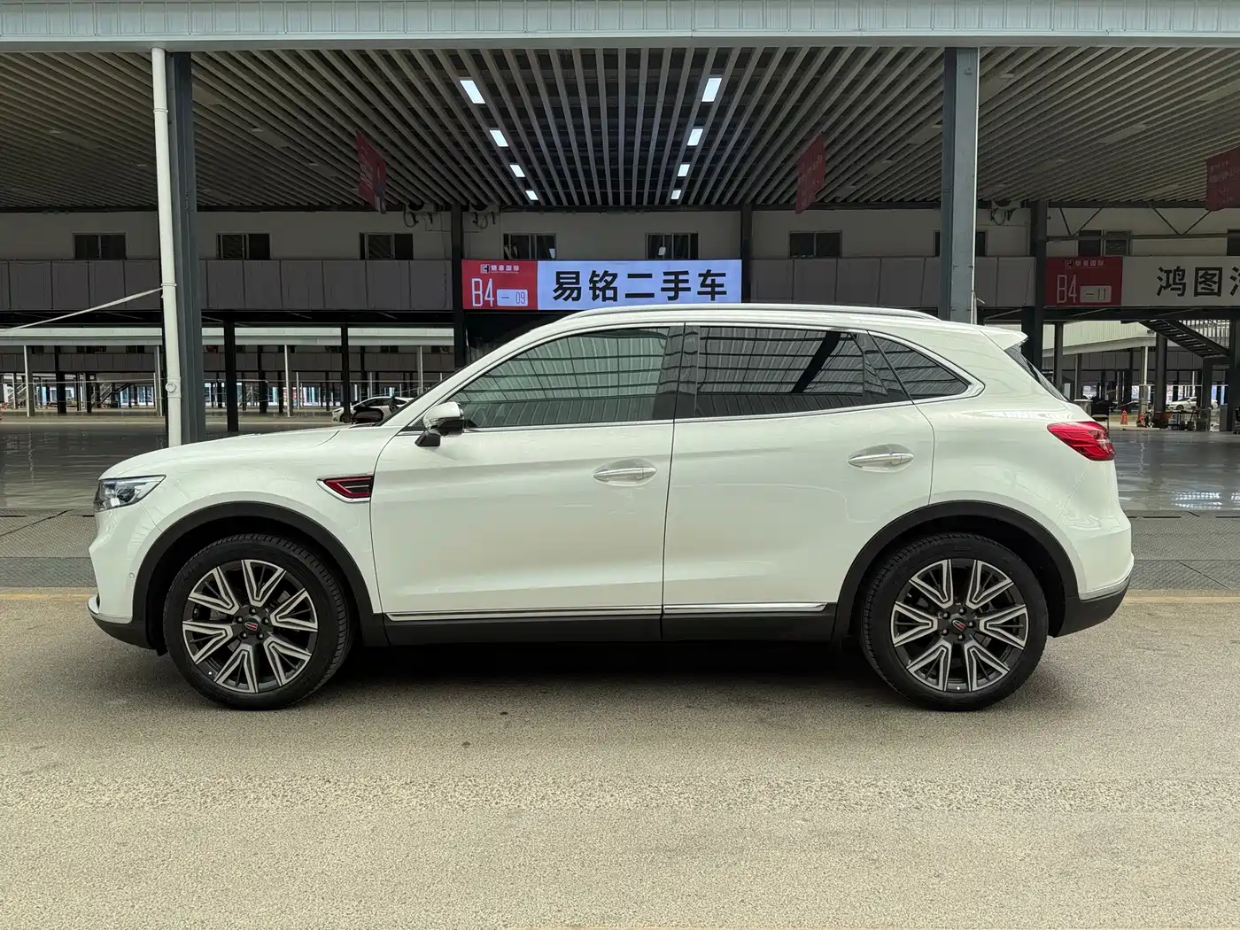 Фото 4 - Hongqi HS5