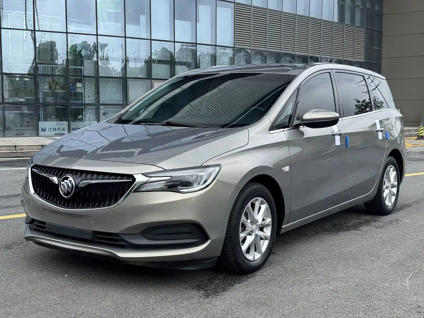 Фото 1 - Buick GL6