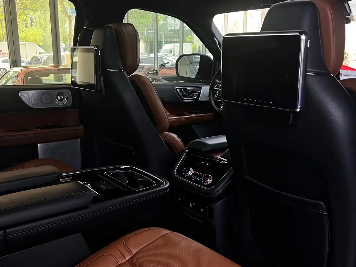 Lincoln Navigator 2019 3.5T Ultimate China VI фото 12
