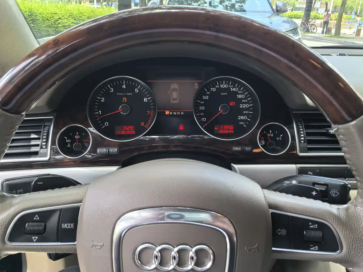 Photo 7 - Audi A8
