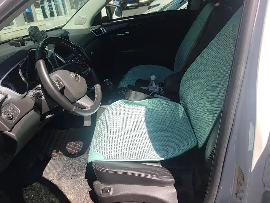 Photo 9 - Cadillac SRX