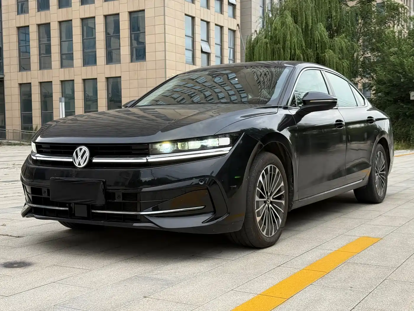 Photo 3 - Volkswagen Magotan