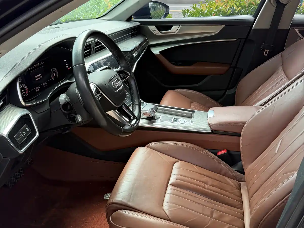 Фото 5 - Audi A6L