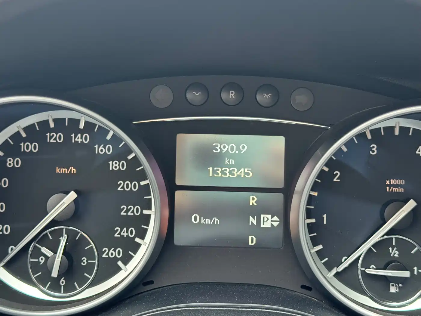 Mercedes-Benz R-Class 2017 R 320 4MATIC Business Collector's Edition фото 17