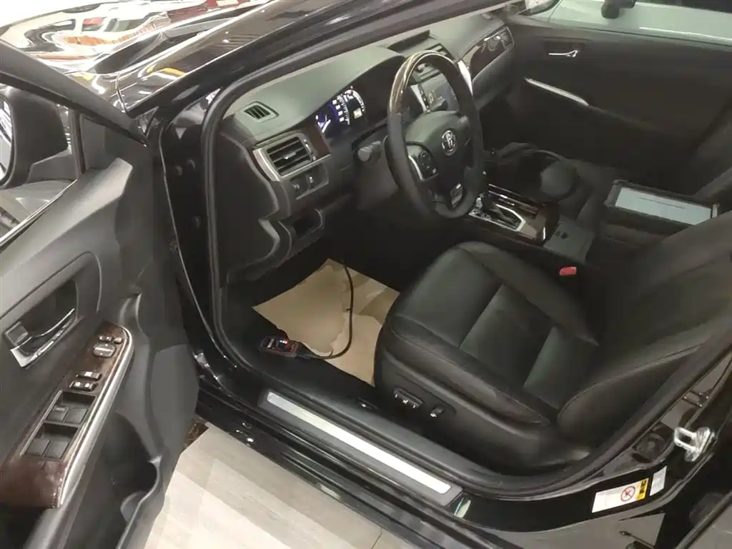 Toyota Camry 2016 2.0G 10th Anniversary Leading Edition фото 16