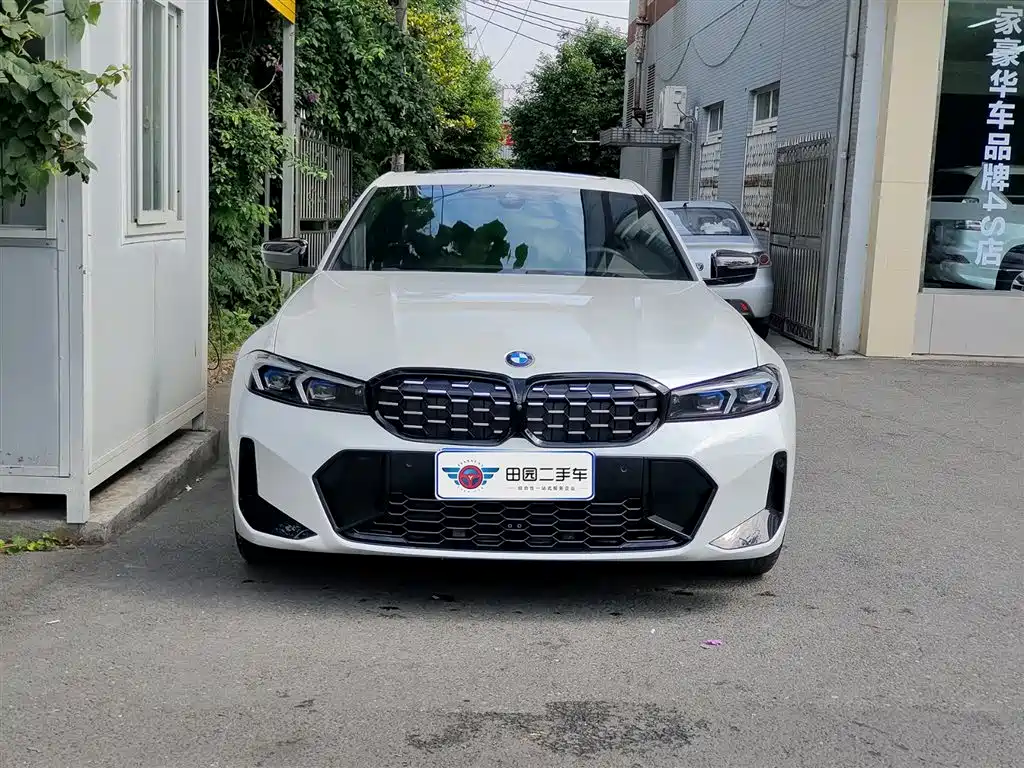 BMW 3 Series 2023 330i M Sport Shadow Edition фото 2