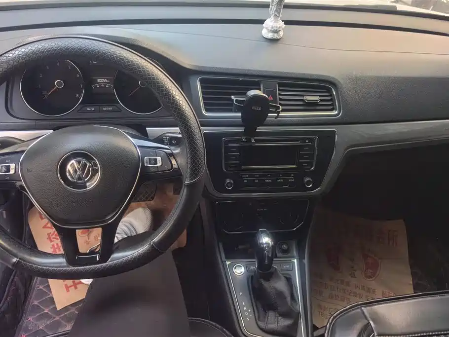 Volkswagen Lavida 2017 1.6L Automatic Comfort Edition фото 12