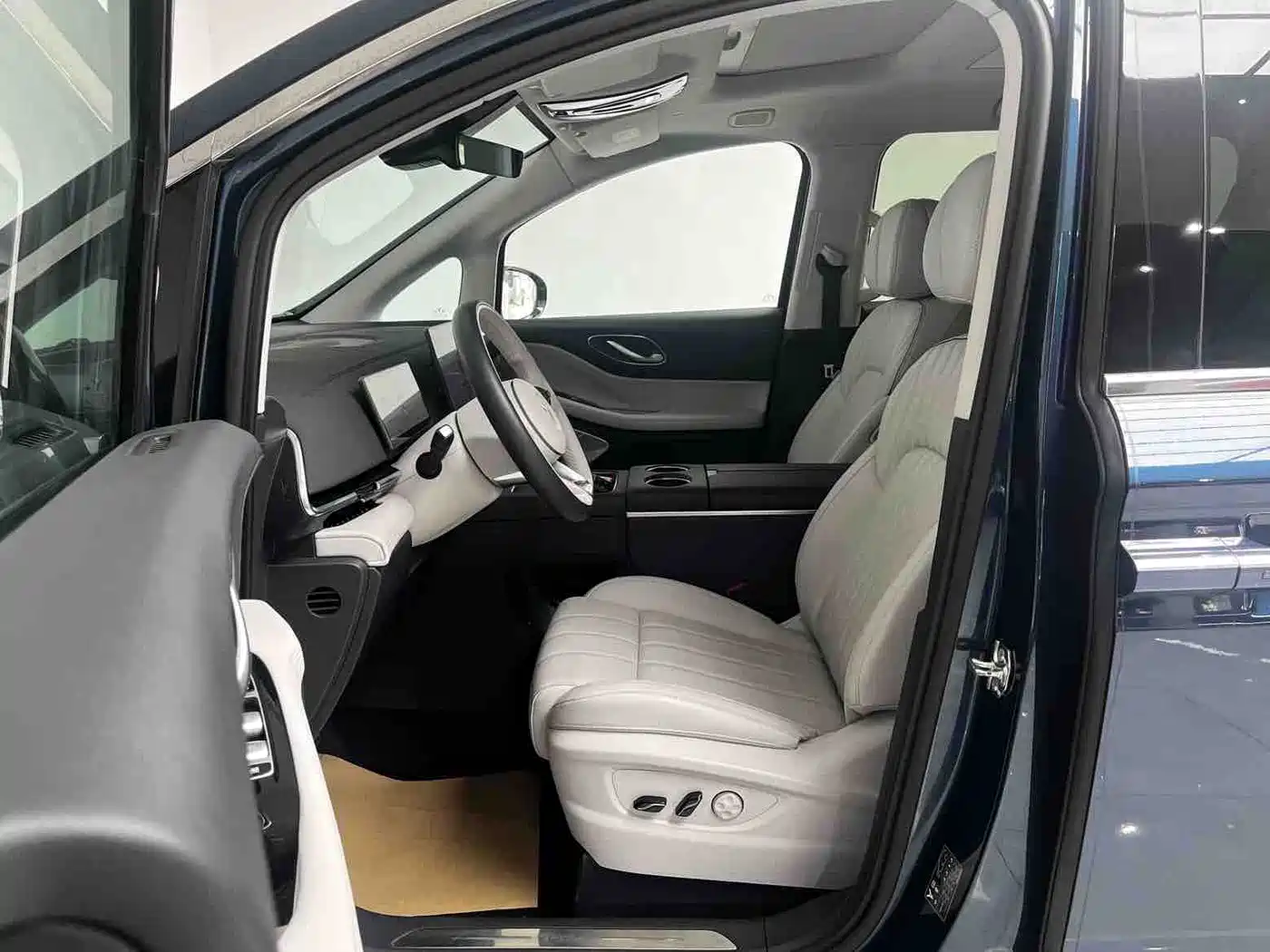 Voyah Auto Voyah Dreamer 2025 PHEV AWD Flagship Kunpeng Edition фото 10