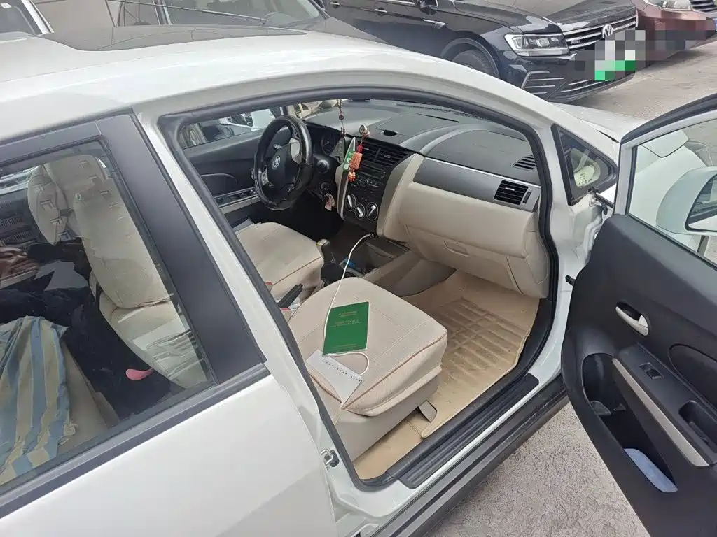 Venucia R50 2015 2015 1.6L Manual Luxury Edition