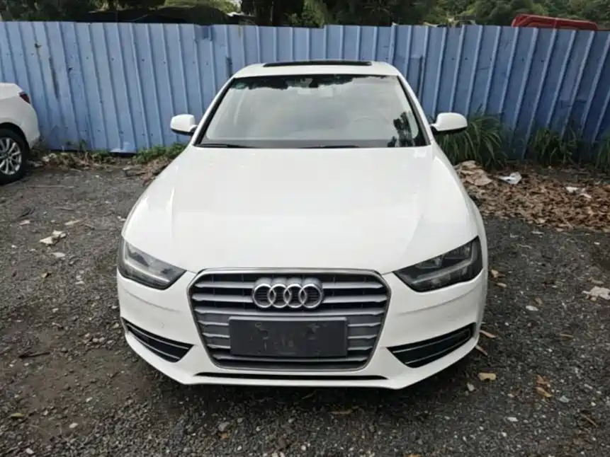 Audi A4L 2013 30 TFSI Automatic Comfort фото 3