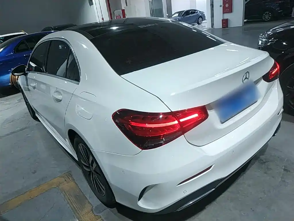 Mercedes-Benz A-Class 2019 A 180 L Sport Sedan фото 5