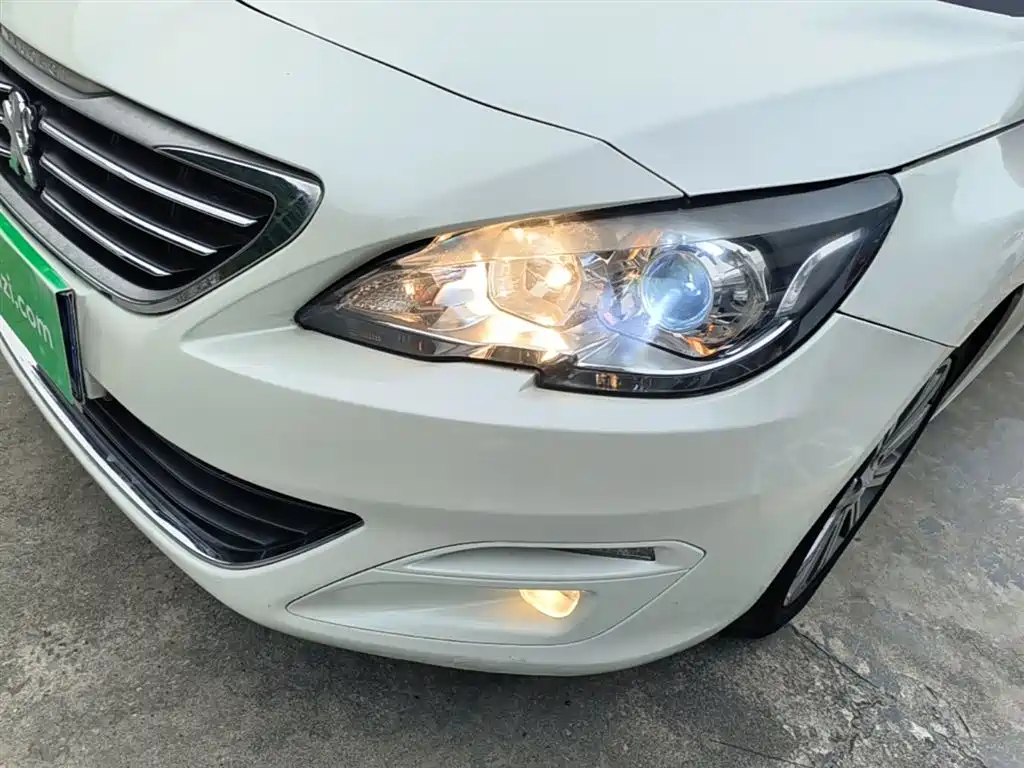 Peugeot 408 2016 1.6T Automatic Luxury Edition фото 24