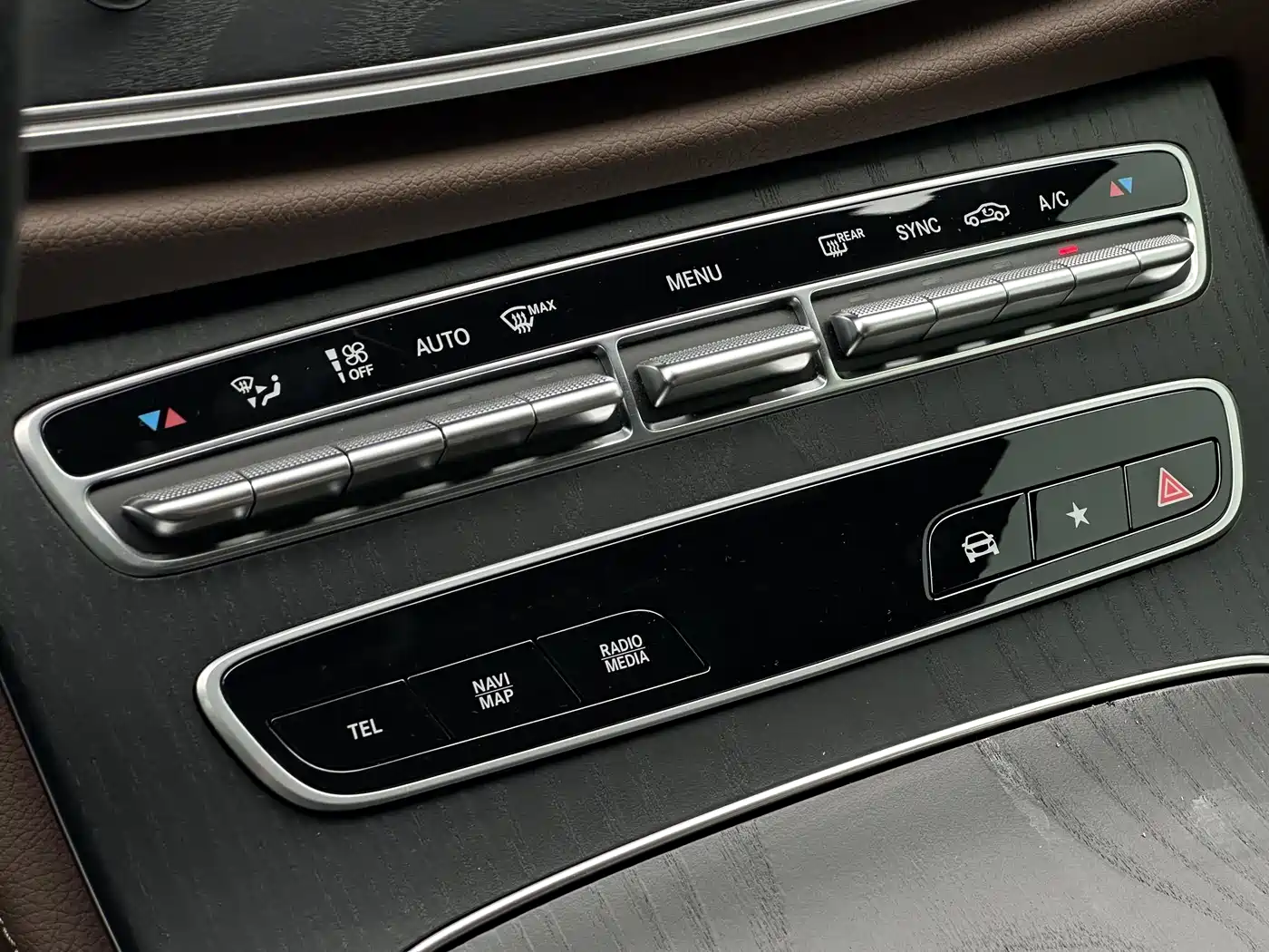 Mercedes-Benz E-Class 2023 E 300 L Sport Fashion фото 19