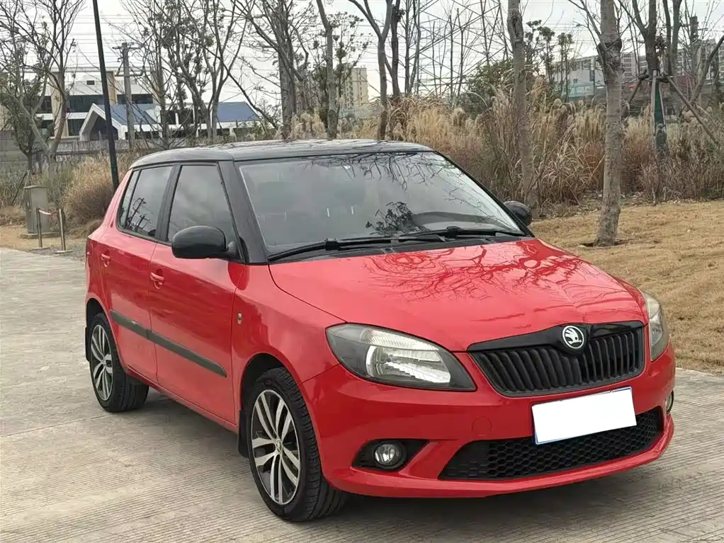 Škoda Fabia 2014 1.6L Automatic Sport Edition фото 3