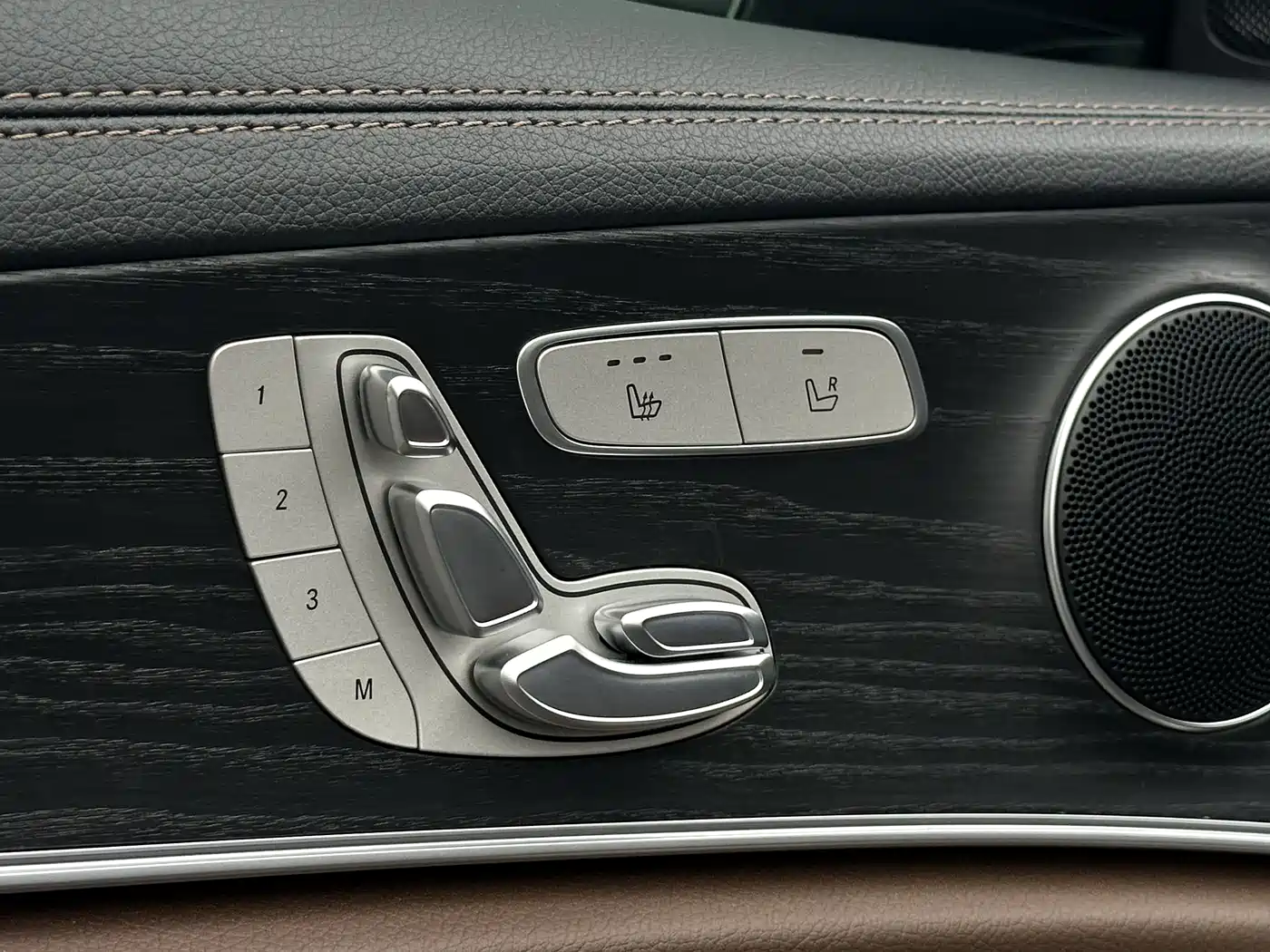 Mercedes-Benz E-Class 2023 E 300 L Sport Fashion фото 16
