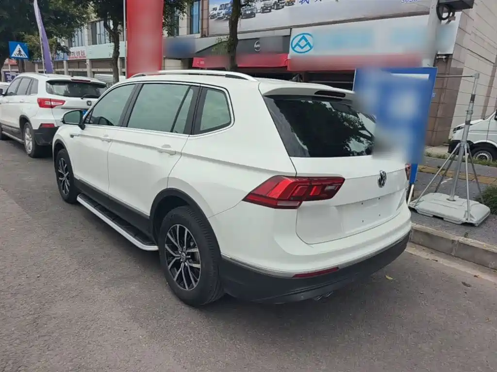 Volkswagen Tiguan L 2018 Facelift 330TSI Automatic 2WD Luxury Edition фото 5