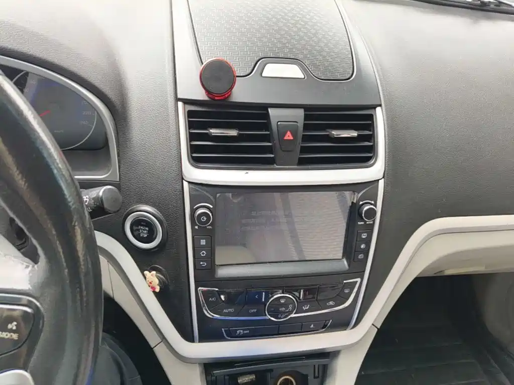 صورة 13 - Geely Emgrand