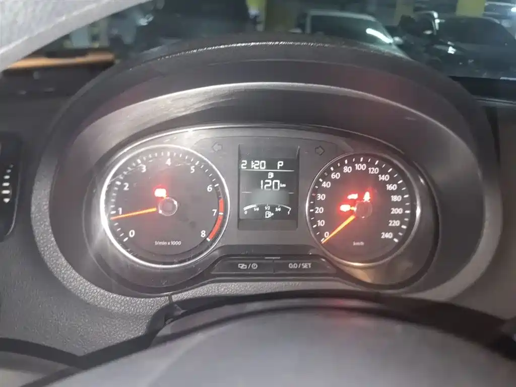 Volkswagen Polo 2014 1.6L Automatic Comfort Edition фото 4