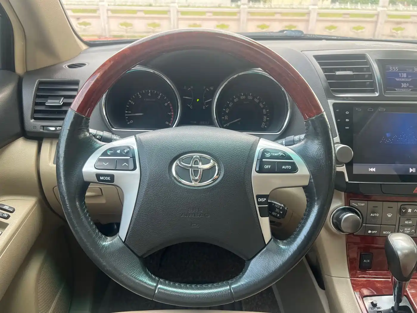 Toyota Highlander 2012 2.7L 2WD 7-Seater Luxury Edition фото 13