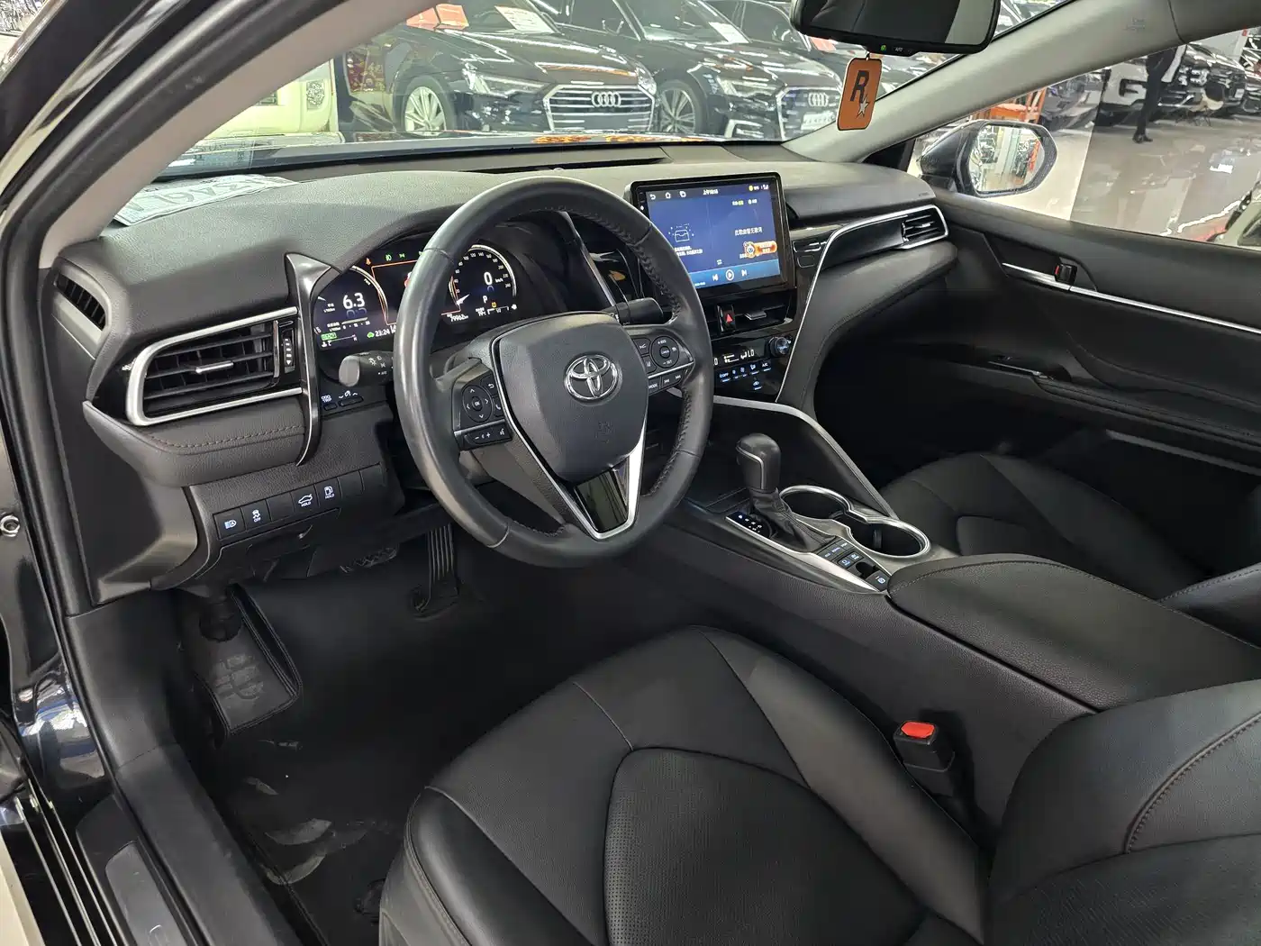 Toyota Camry 2023 Hybrid 2.5HG Luxury Edition фото 11