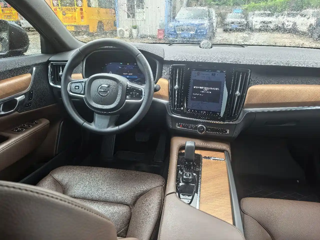 Photo 3 - Volvo S90