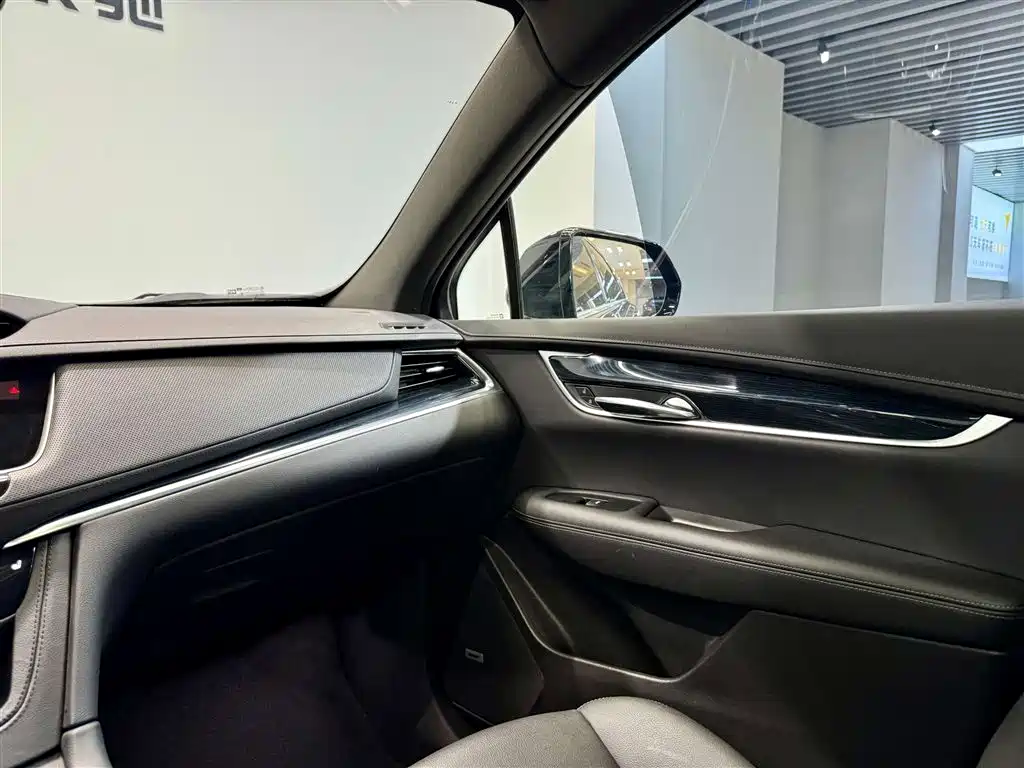 Cadillac XT5 2024 2.0T FWD Fashion Edition фото 27