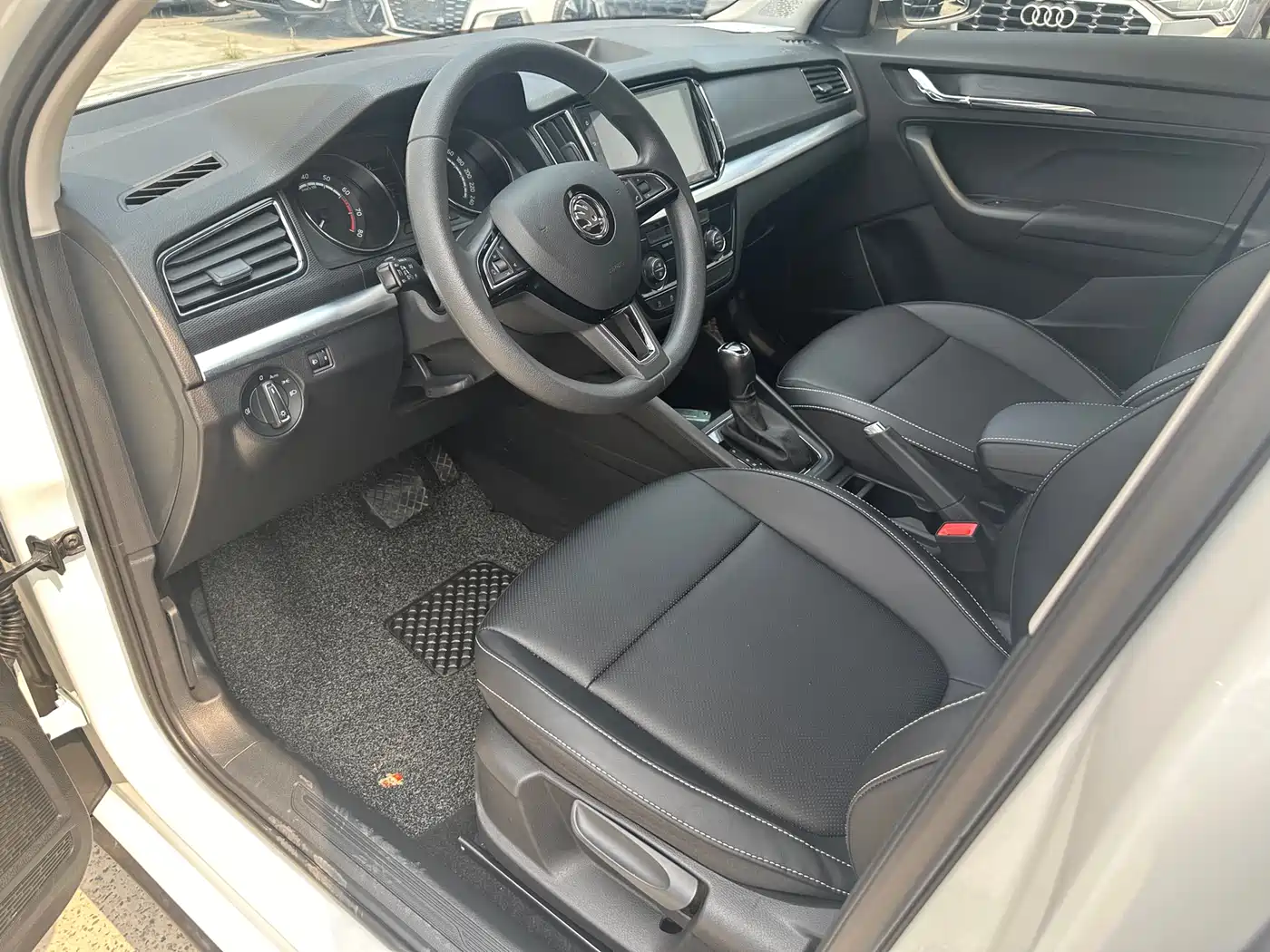 Škoda Kamiq 2023 Facelift 1.5L Auto Comfort Edition фото 4