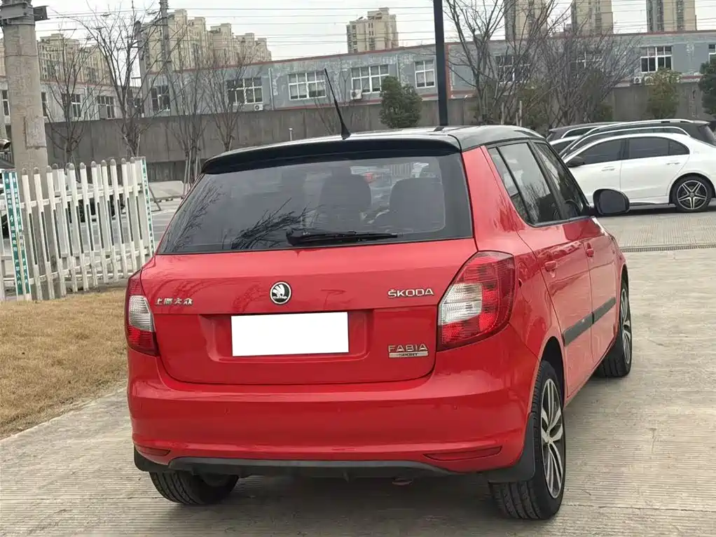 Škoda Fabia 2014 1.6L Automatic Sport Edition фото 12