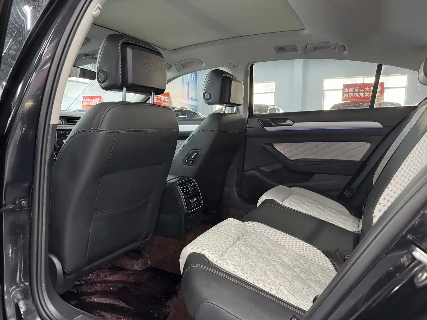 Volkswagen Magotan 2023 Model 2 Million Commemorative Edition 330TSI DSG Luxury фото 4