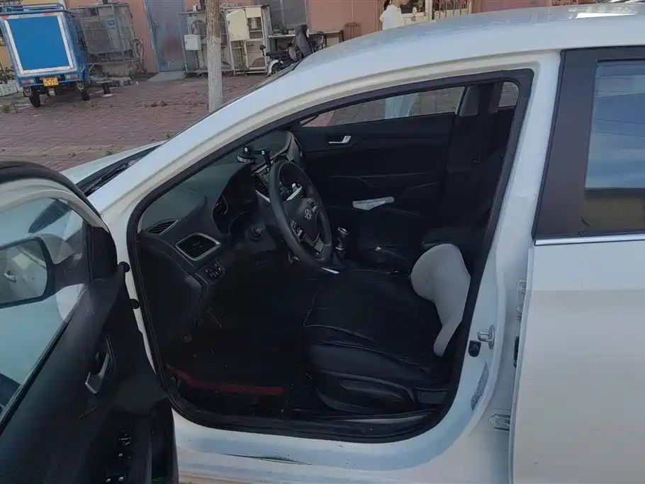 Hyundai Verna 2020 1.4L Manual GLS Cool Edition фото 9