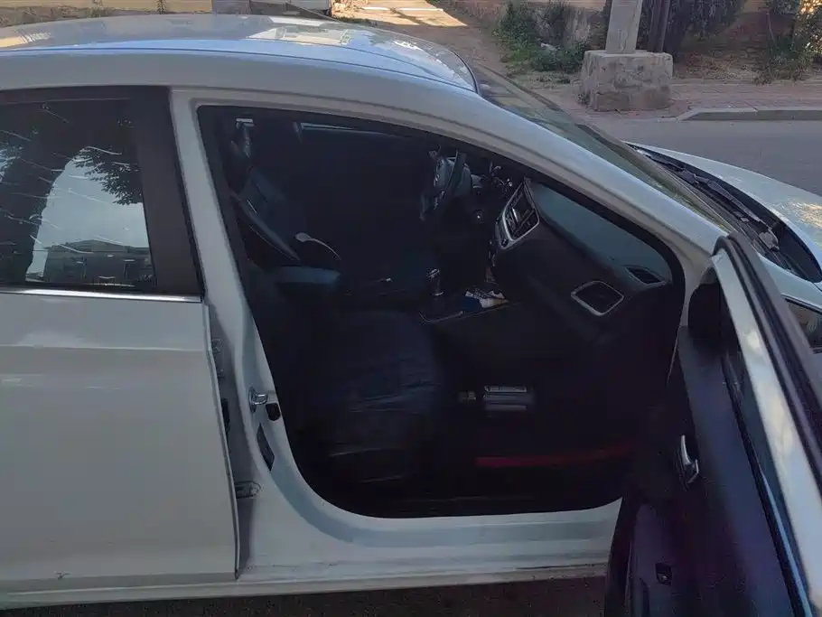 Hyundai Verna 2020 1.4L Manual GLS Cool Edition фото 8