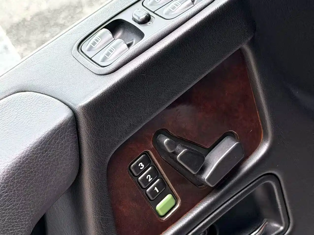Mercedes-Benz G-Class 2011 2010 G 500