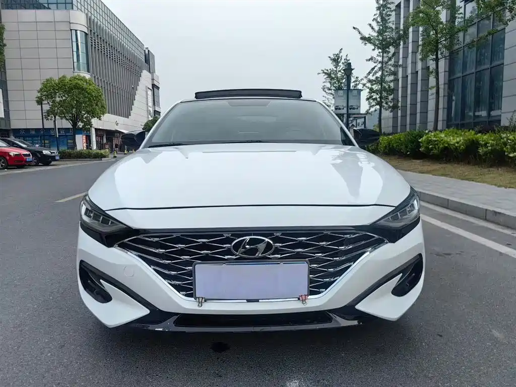 Hyundai Fista 2019 280TGDi Sport Edition China VI фото 2