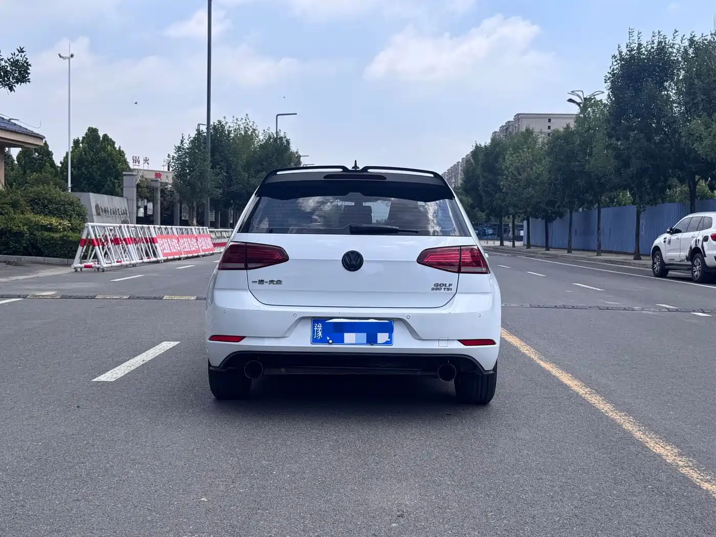 Photo 10 - Volkswagen Golf
