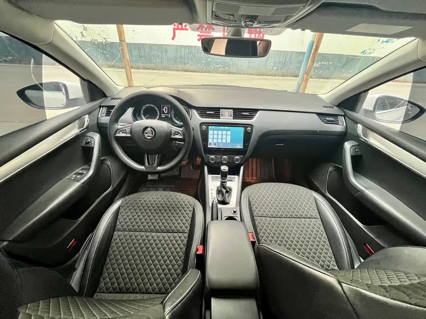Škoda Octavia 2018 1.6L Automatic Luxury фото 12