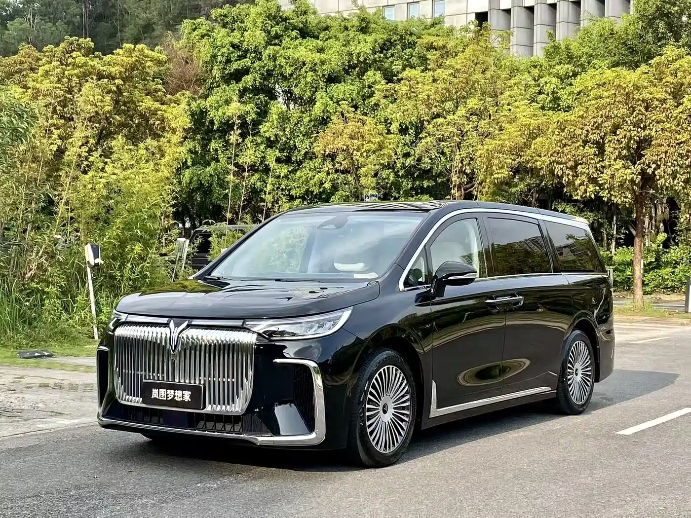 Voyah Auto Voyah Dreamer 2025 PHEV 4WD Kunpeng Premium Edition