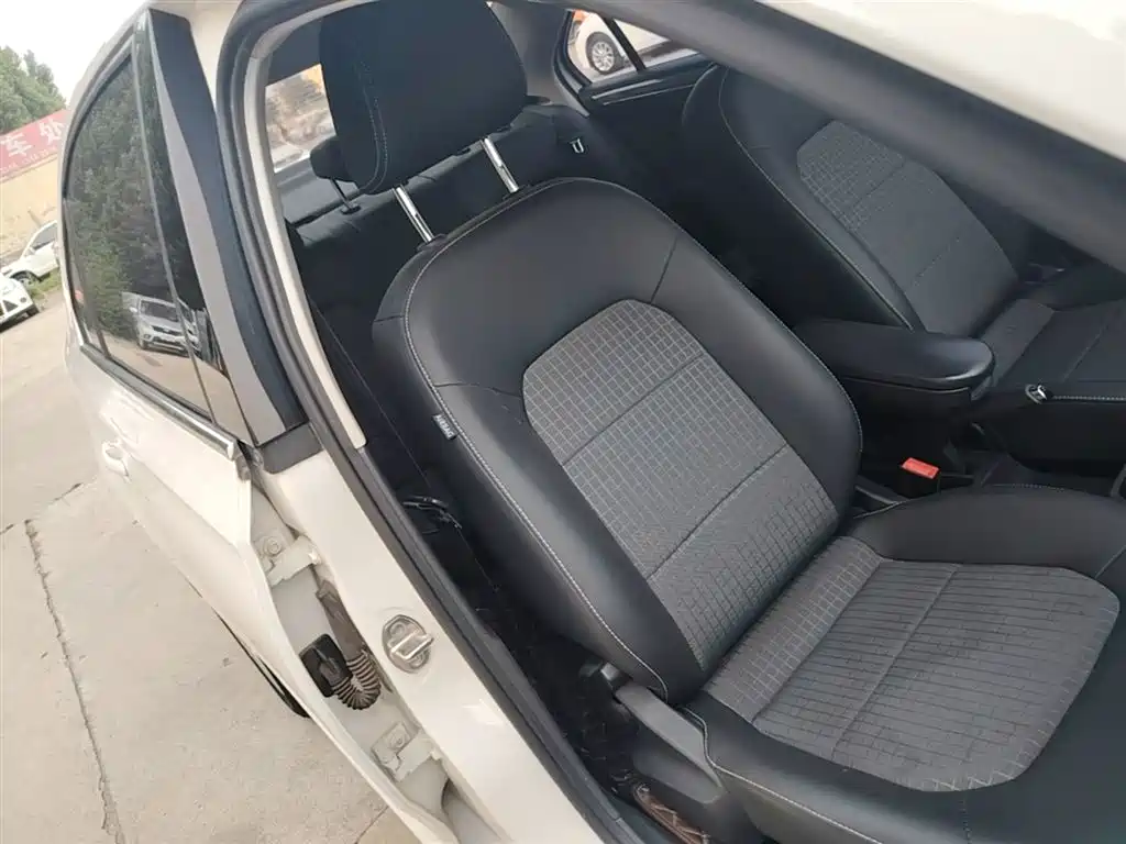 Volkswagen Santana 2018 1.5L Manual Comfort Edition фото 25