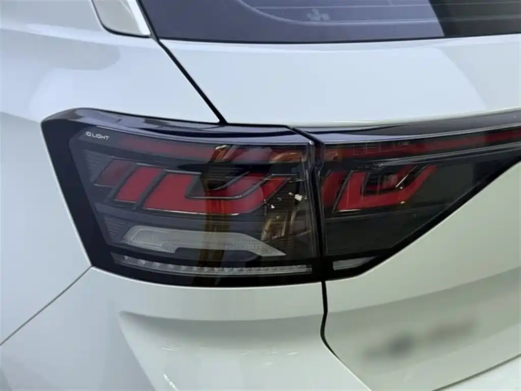 Volkswagen T-ROC 2024 300TSI DSG FWD Starlight Edition фото 17