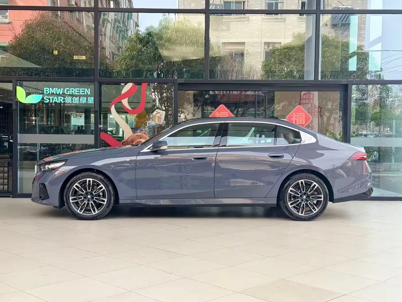BMW 5 Series 2025 525Li M Sport Package фото 3