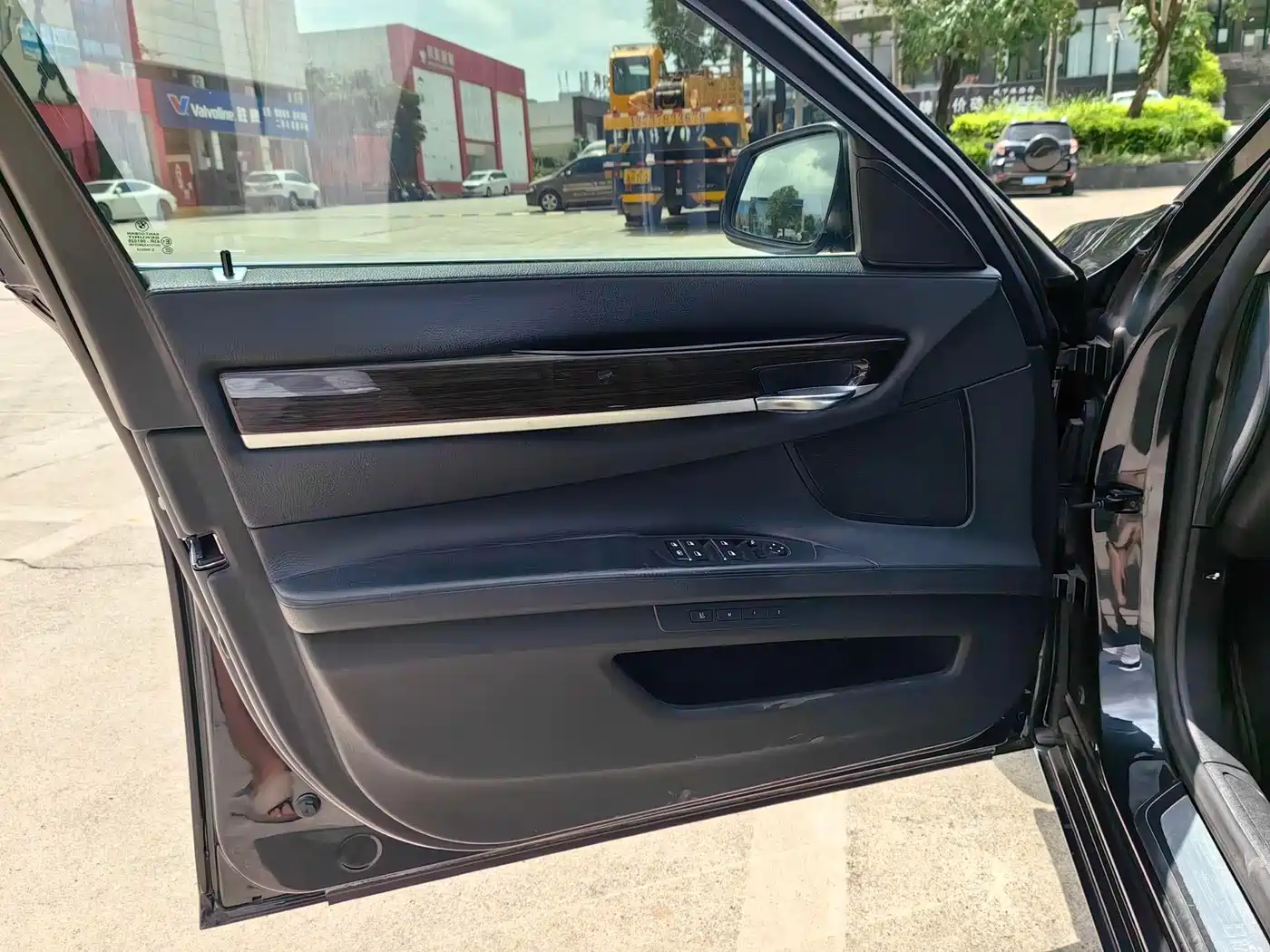 BMW 7 Series 2009 Model 740Li Leading Edition фото 15