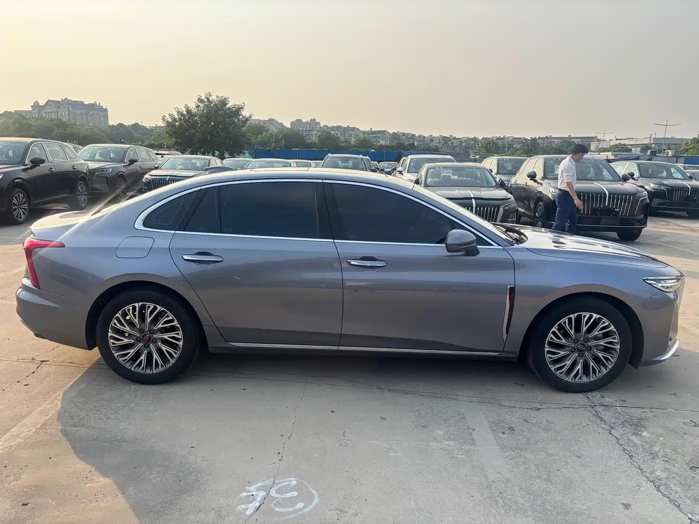 Hongqi H5 2023 2.0T Auto Smart Connect Flag Comfort фото 4
