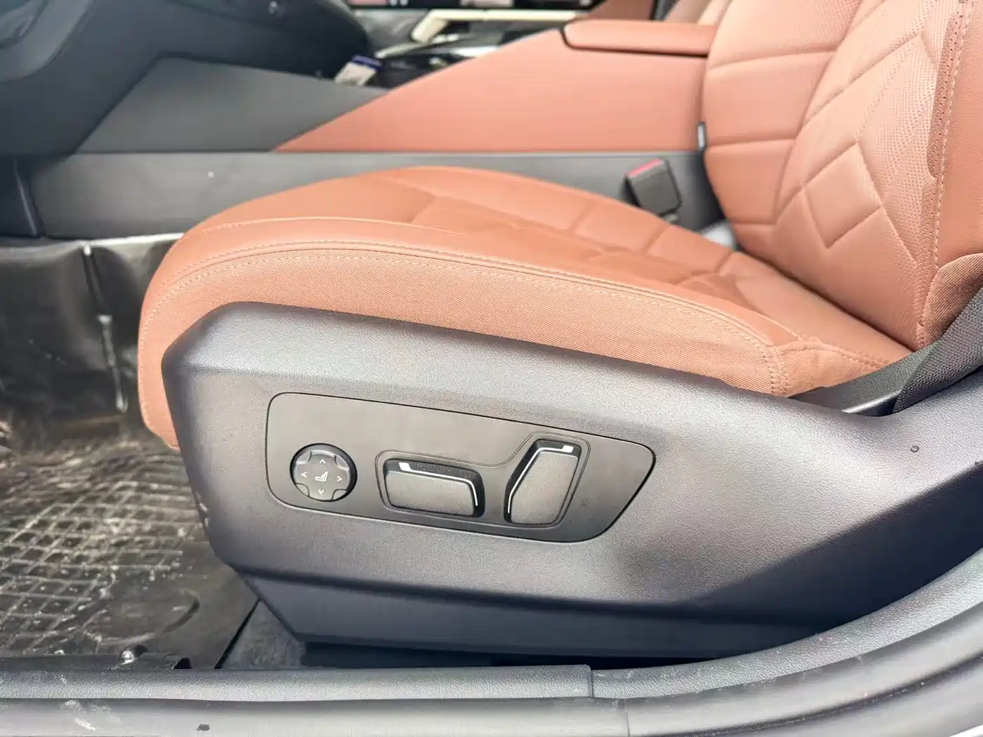 BMW 5 Series 2025 525Li M Sport Package фото 16