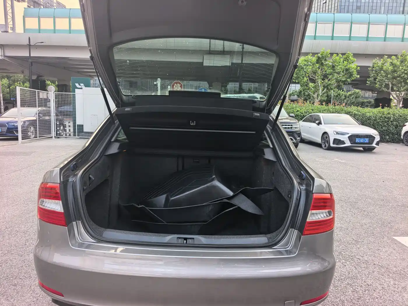 Škoda Superb 2013 1.8TSI Automatic Elegance Edition фото 19